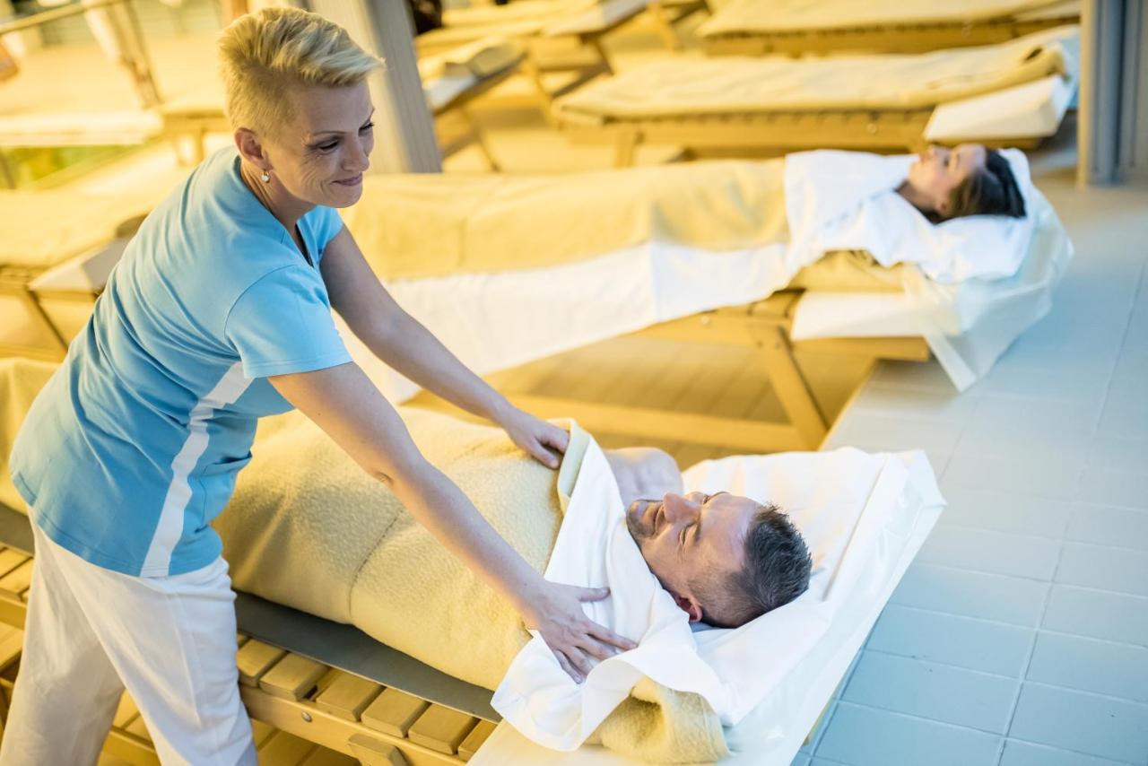 Rehabilitacni Sanatorium - Lazne Darkov Hotel Karviná Buitenkant foto